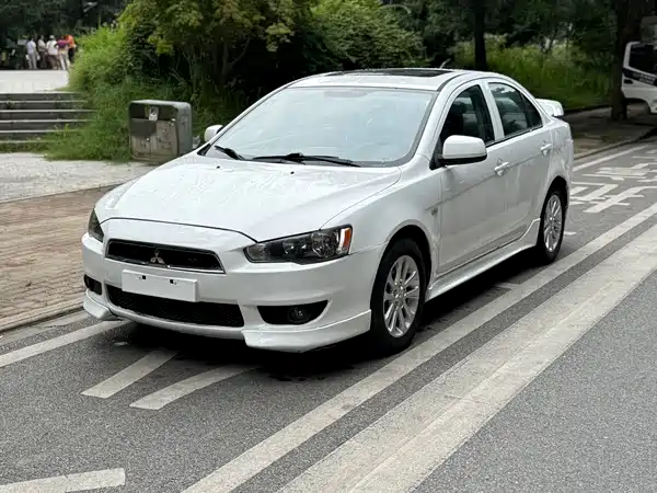 Mitsubishi Lancer EX 2012