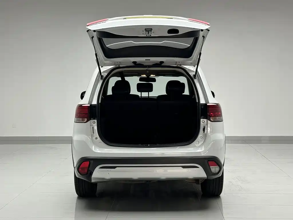 Mitsubishi Outlander 2020 — фото 19