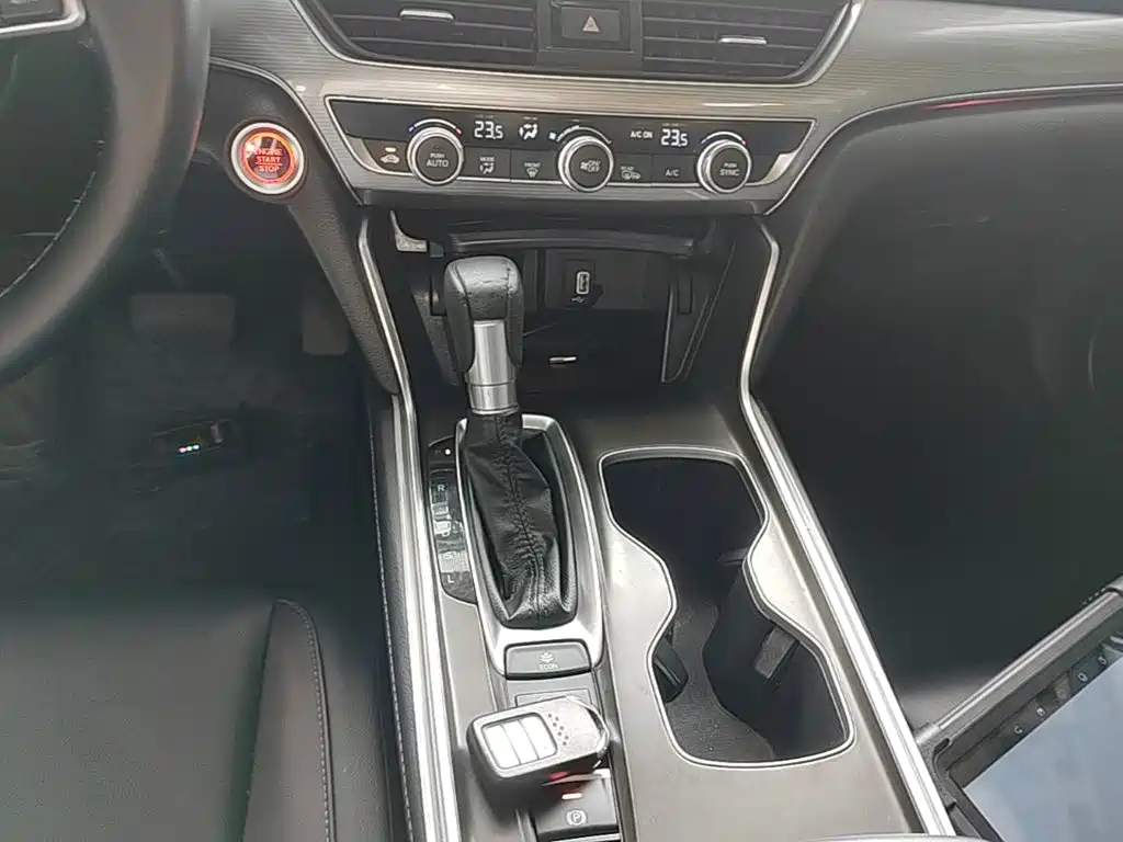 Honda Accord 2019 — фото 14