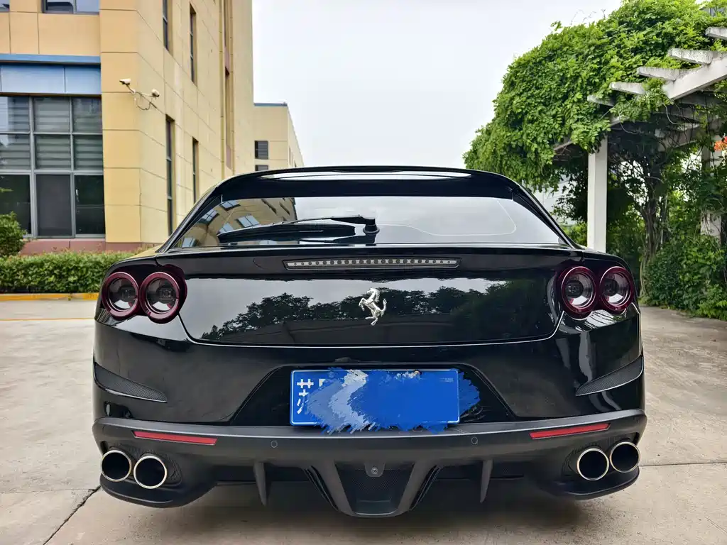 Ferrari GTC4Lusso 2017 — фото 2
