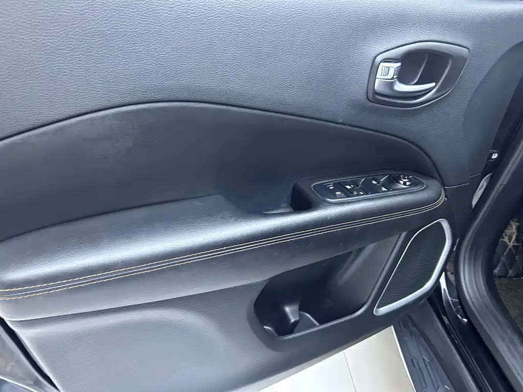 Jeep Compass 2020 — фото 9