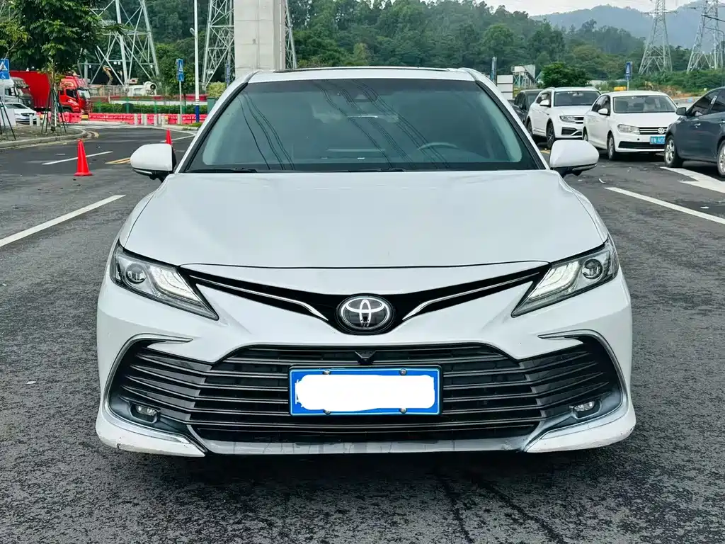 Toyota Camry 2021 — фото 2