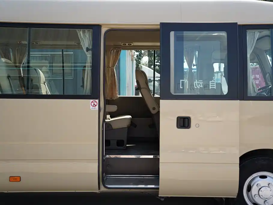 Toyota Coaster 2016 — фото 14