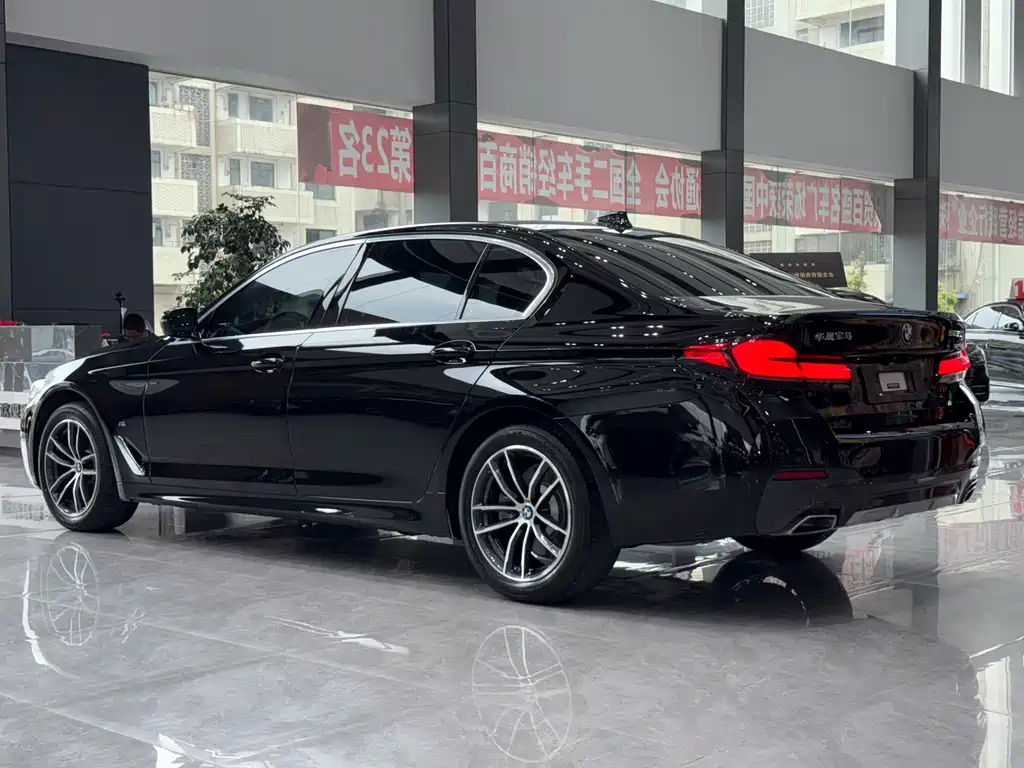 BMW 5 Series 2020 — фото 12