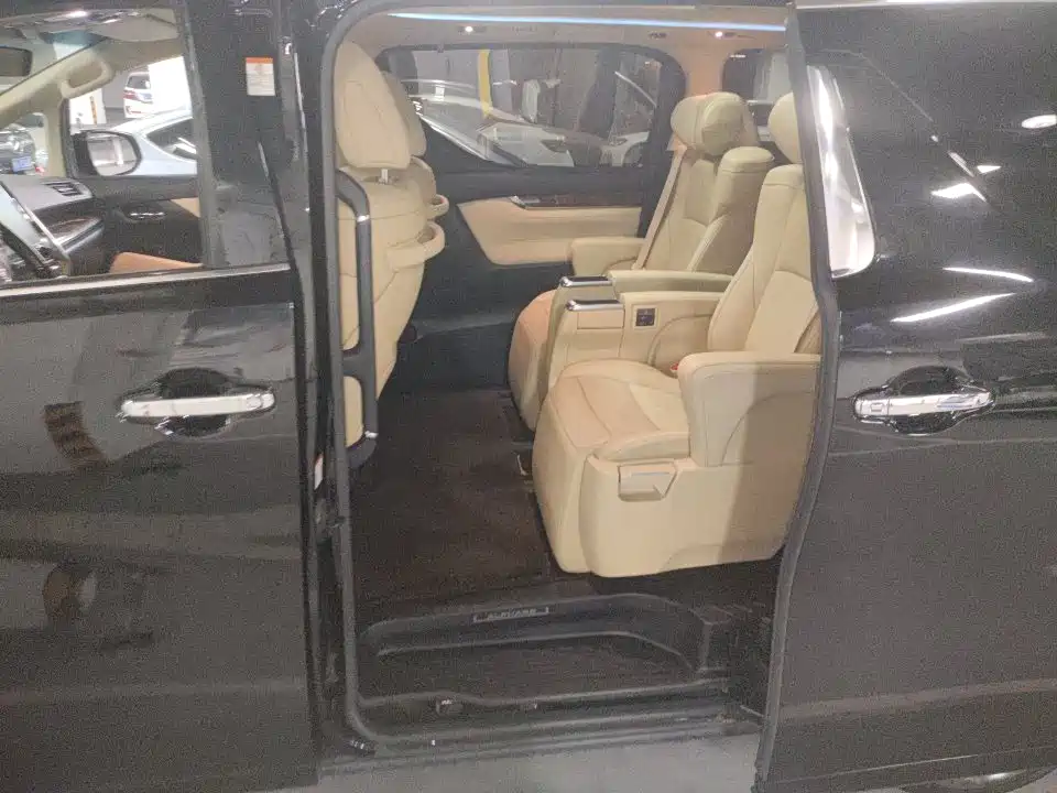 Toyota Alphard 2021