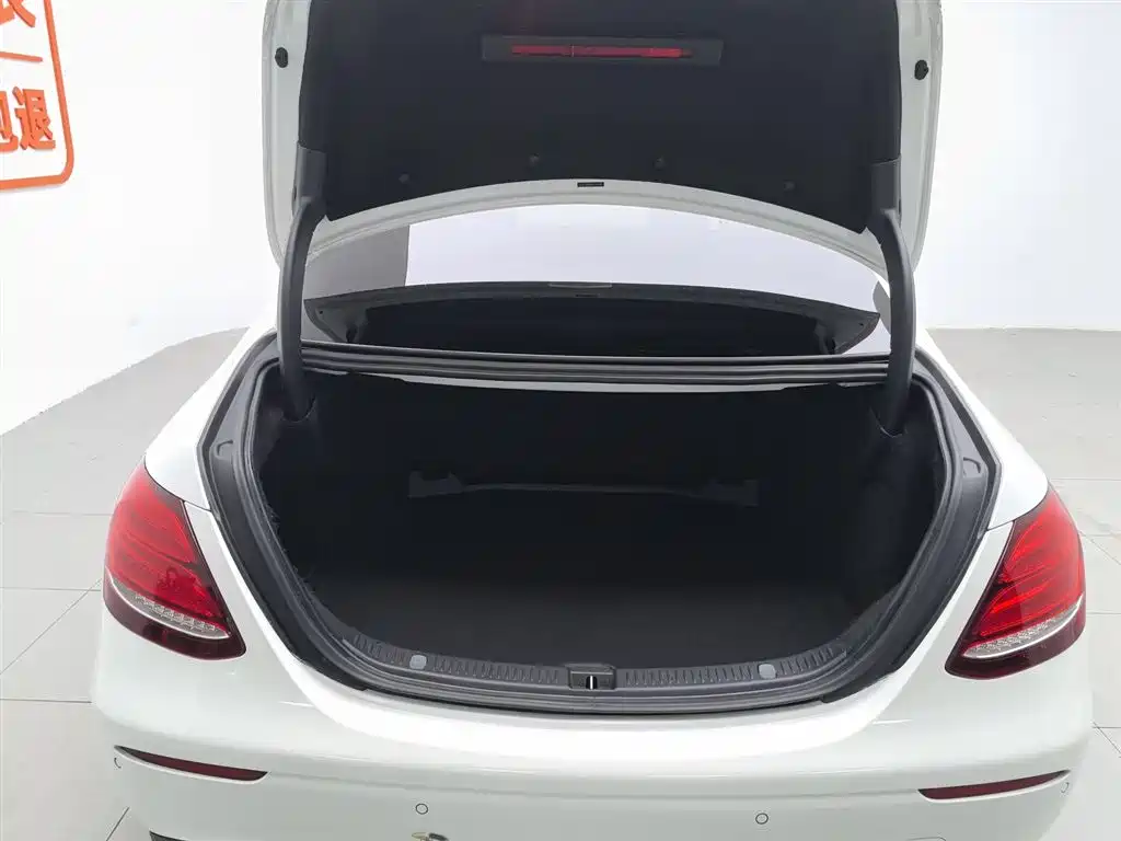 Mercedes-Benz E-Class 2017 — фото 16