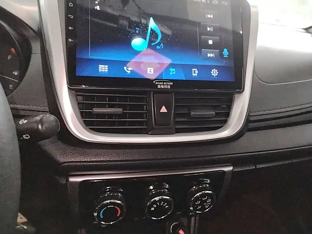 Toyota Yaris L 2021 — фото 13