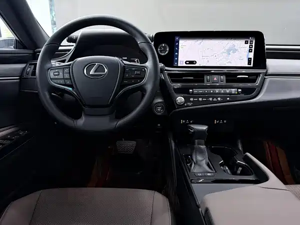 Lexus ES 2024
