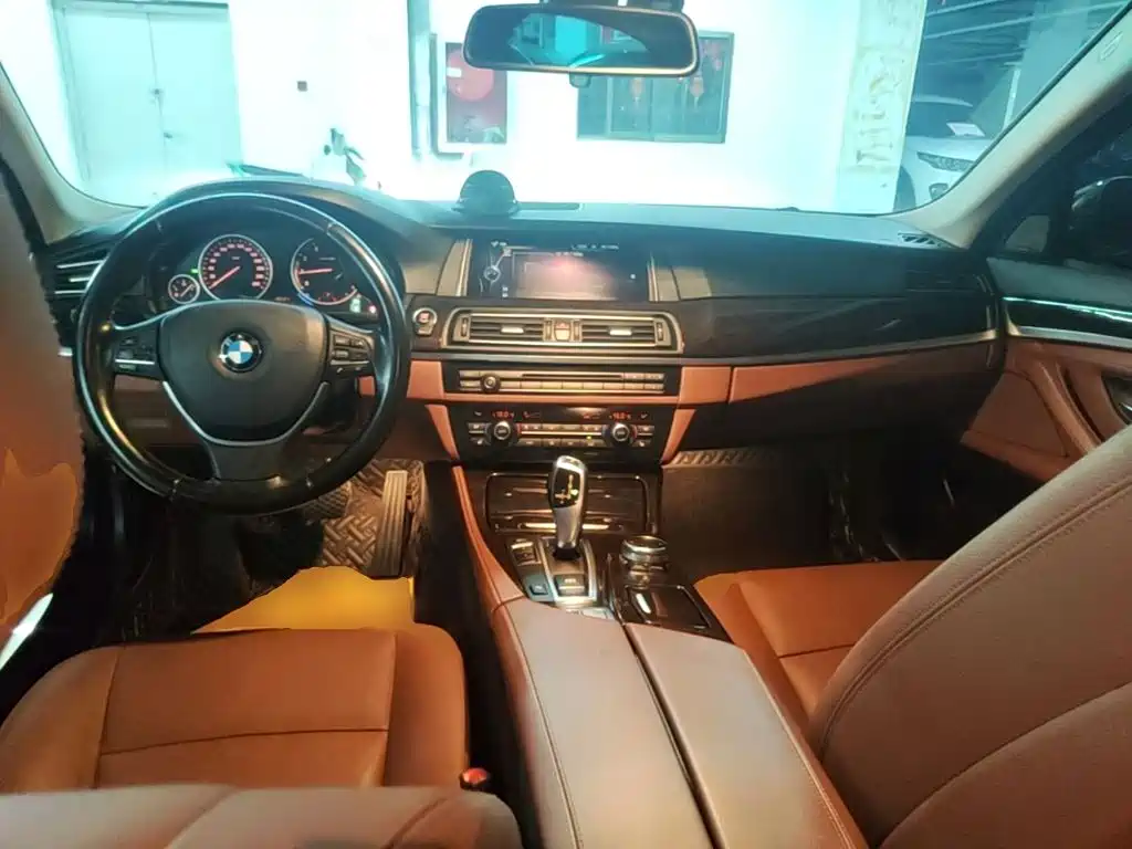 BMW 5 Series 2015 — фото 10