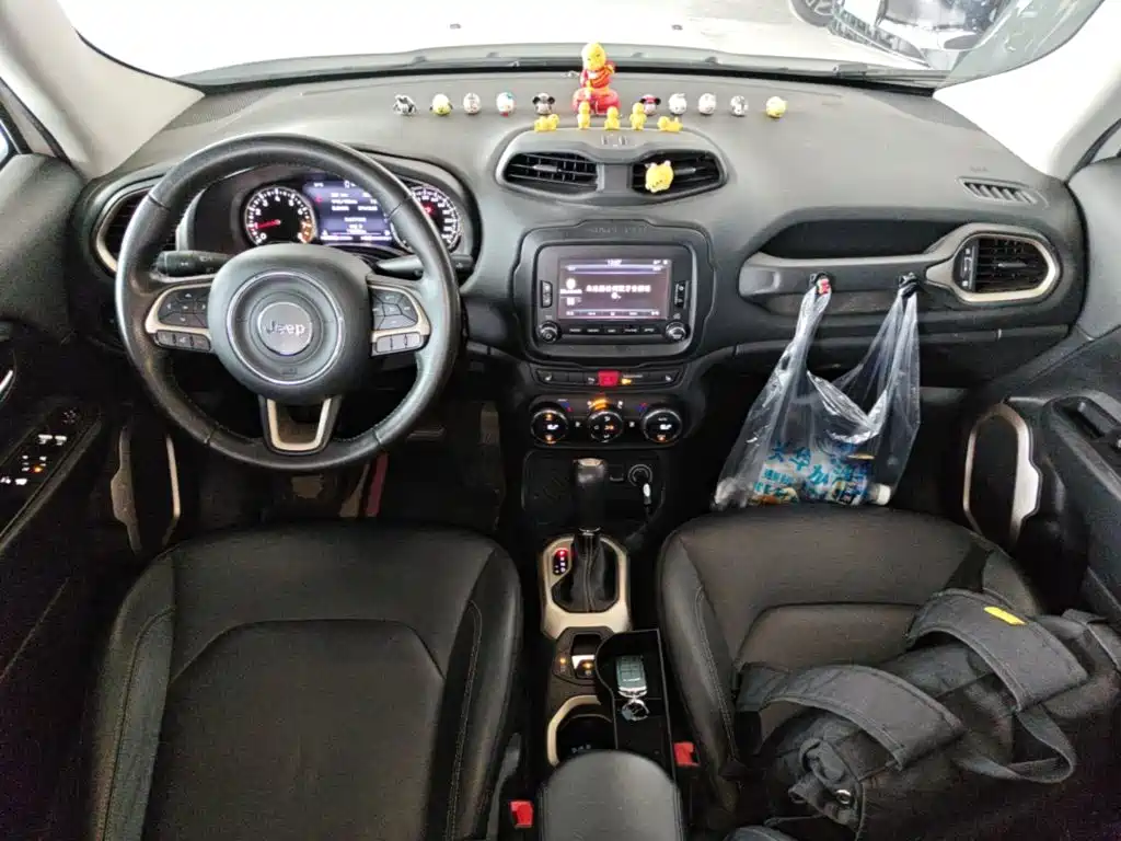 Jeep Renegade 2017 — фото 10