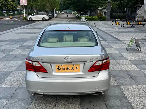 Lexus LS 2010