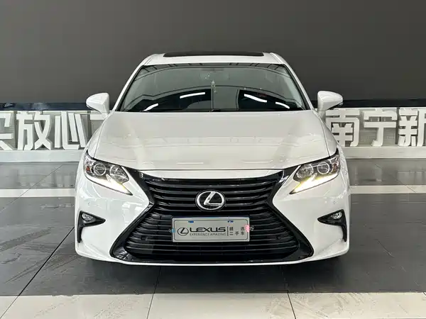 Lexus ES 2018