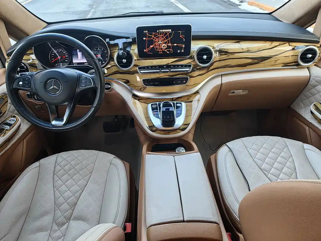 Mercedes-Benz V-Class 2020 — фото 24