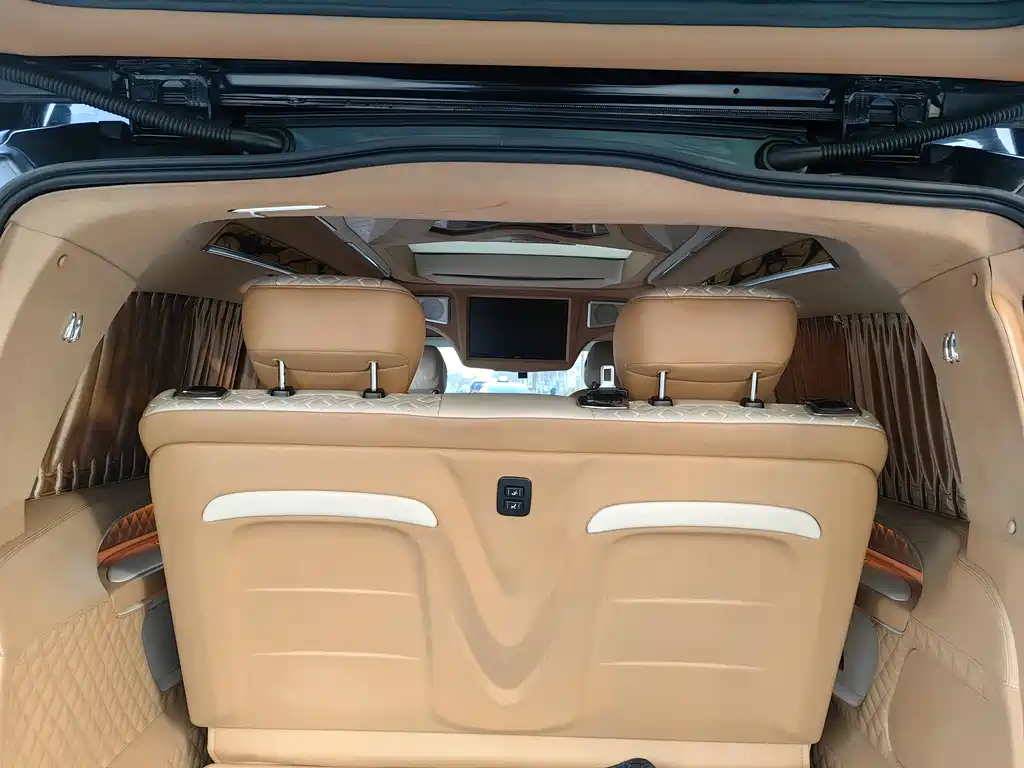 Mercedes-Benz V-Class 2020 — фото 26