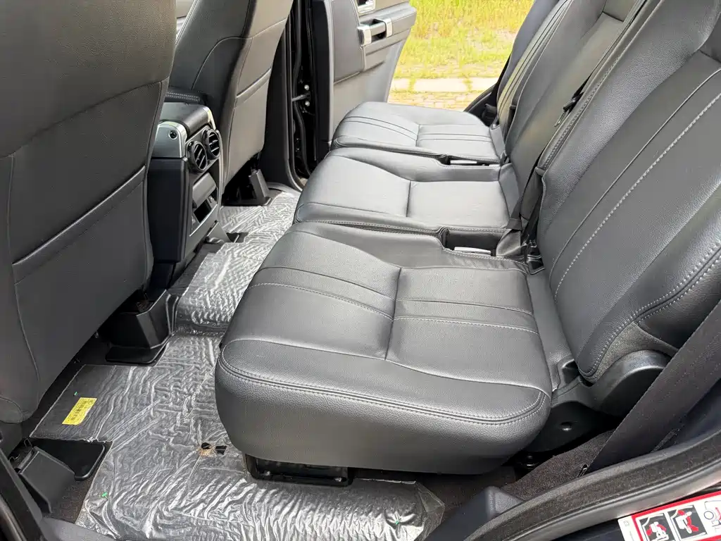 Land Rover Discovery 2015 — фото 16