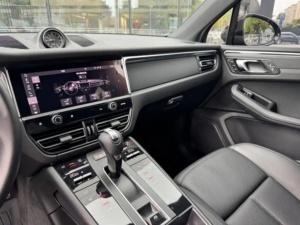 Porsche Macan 2022 — фото 12