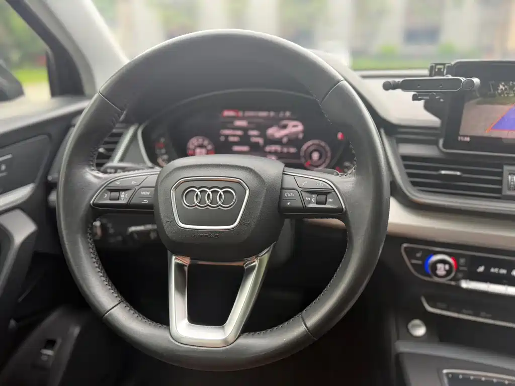 Audi Q5L 2020 — фото 11