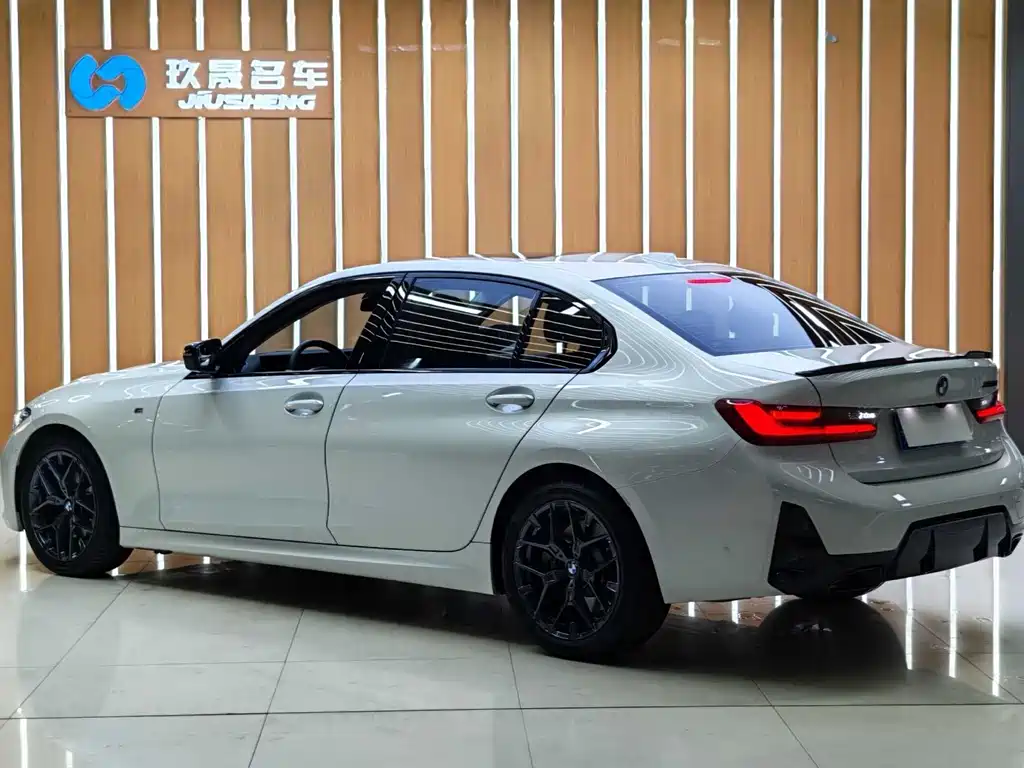 BMW 3 Series 2025 — фото 13