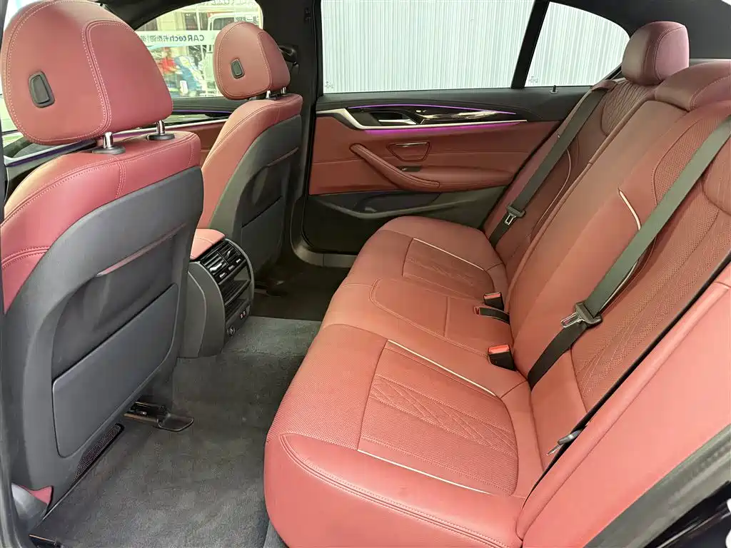BMW 5 Series 2023 — фото 11