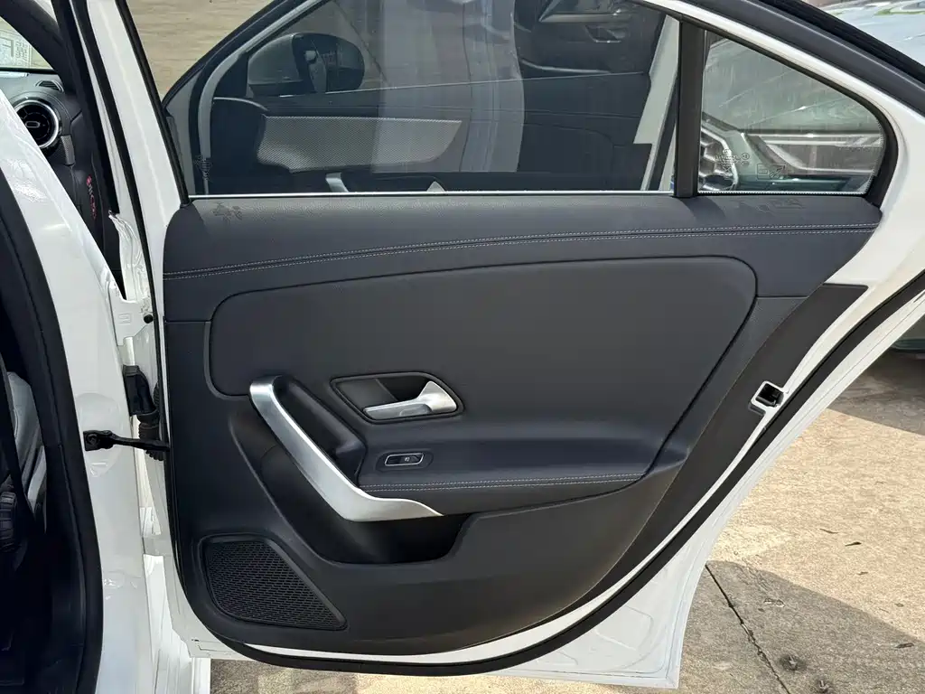 Mercedes-Benz A-Class 2022 — фото 17