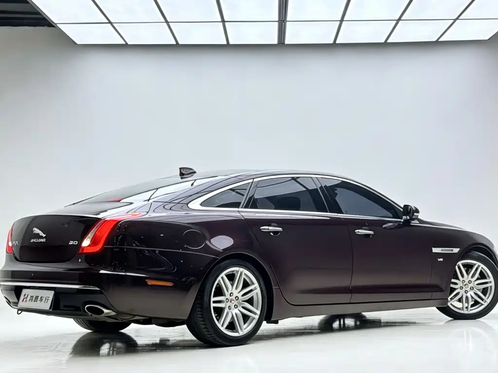 Jaguar XJ 2018 — фото 4