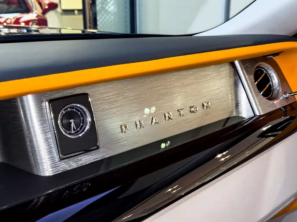 Rolls-Royce Phantom 2023 — фото 32