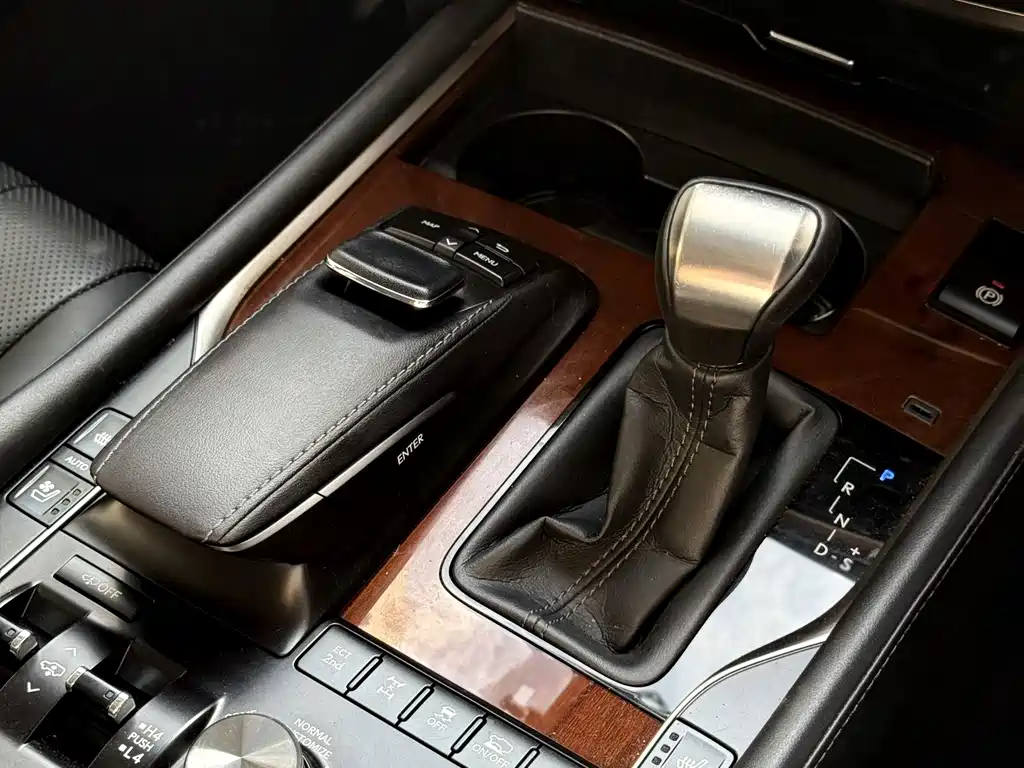 Lexus LX 2022 — фото 13