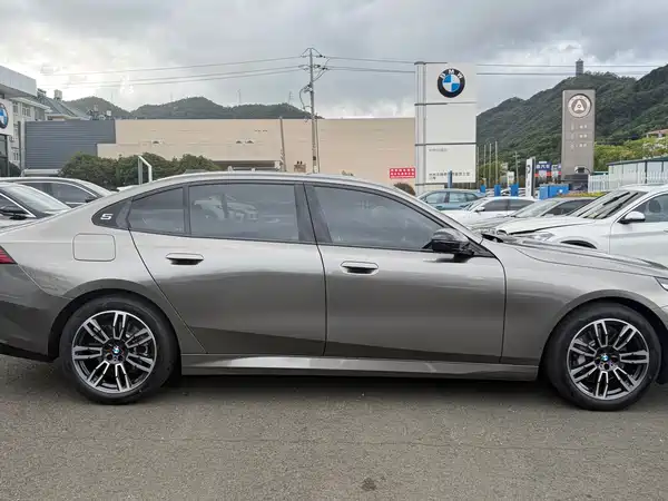 BMW 5 Series 2026