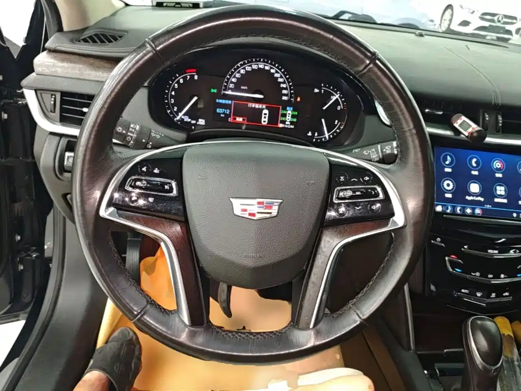 Cadillac XTS 2018 — фото 11