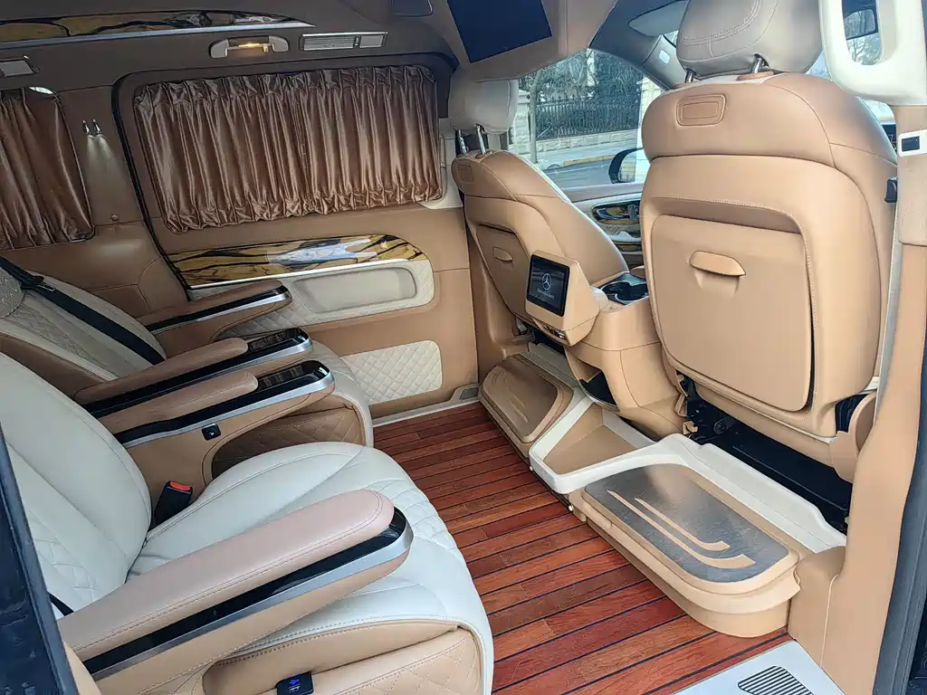 Mercedes-Benz V-Class 2020 — фото 13