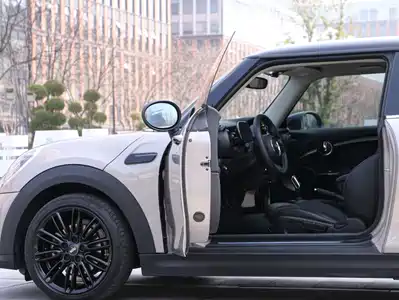 MINI MINI 2023