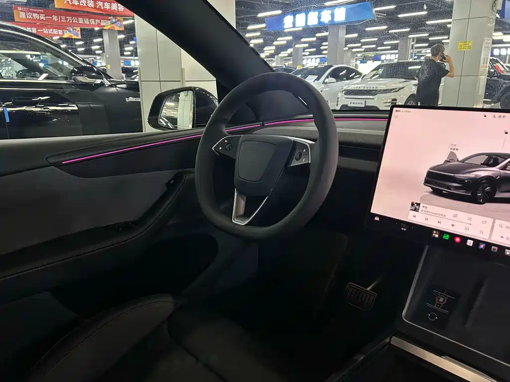 Tesla Model Y 2026 — фото 9