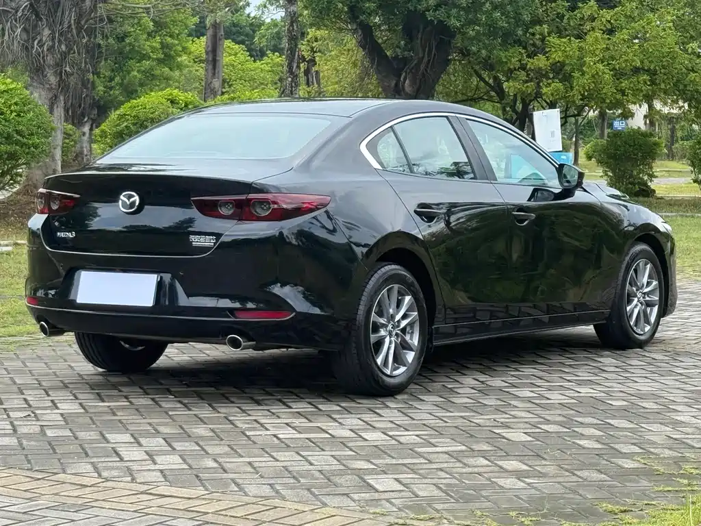 Mazda 3 Axela 2024 — фото 10