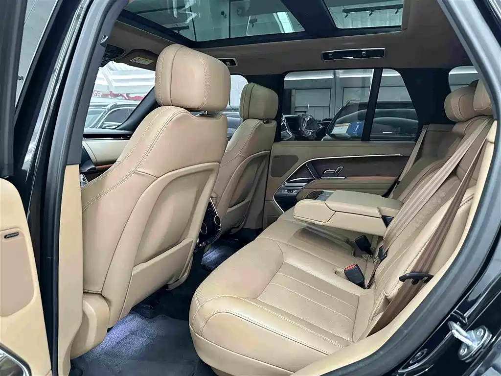 Land Rover Range Rover 2023 — фото 16