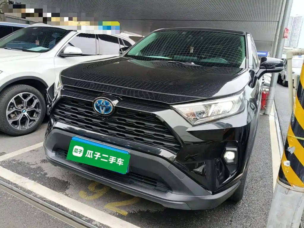 Toyota RAV4 2023 — фото 2