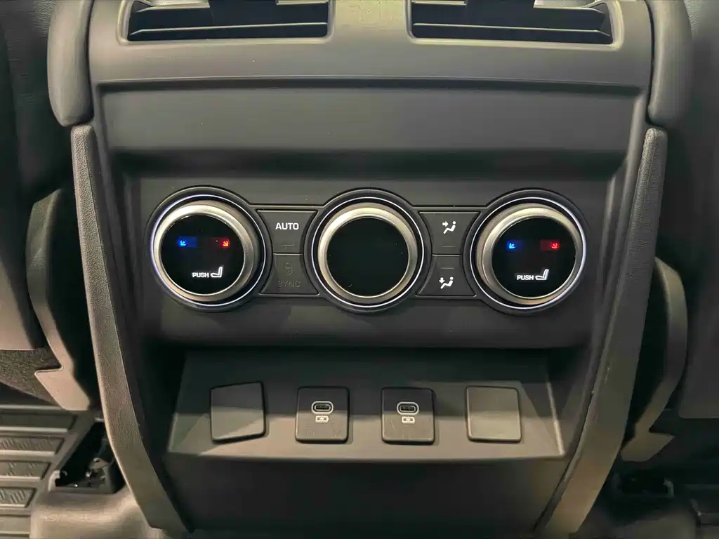 Land Rover Defender 2024 — фото 18