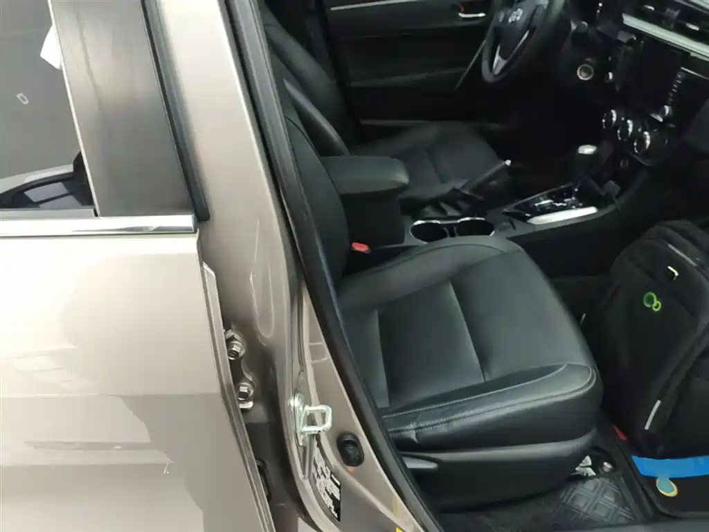 Toyota Corolla 2015 — фото 25