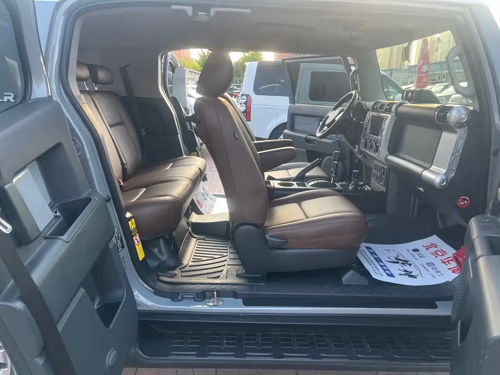 Toyota FJ Cruiser 2019 — фото 12