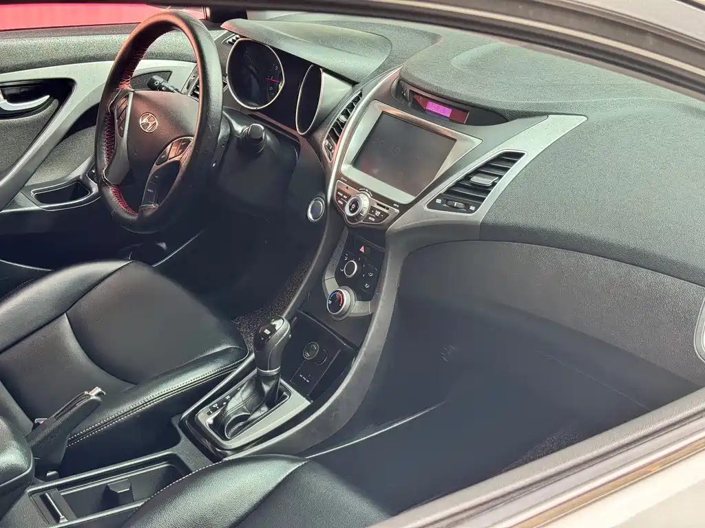 Hyundai Elantra Langdong 2015 — фото 11