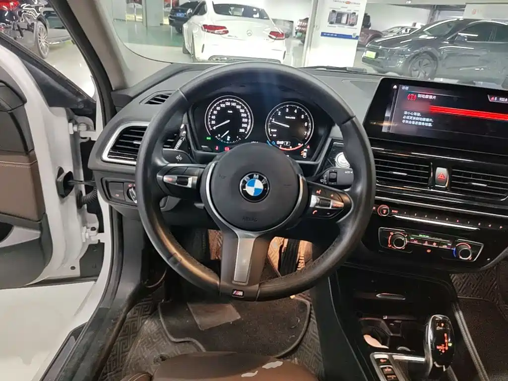 BMW 1 Series 2023 — фото 11