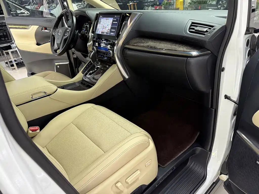 Toyota Alphard 2023 — фото 4