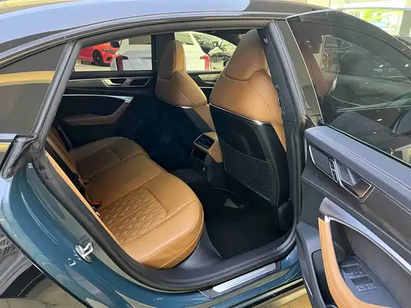 Audi A7L 2022