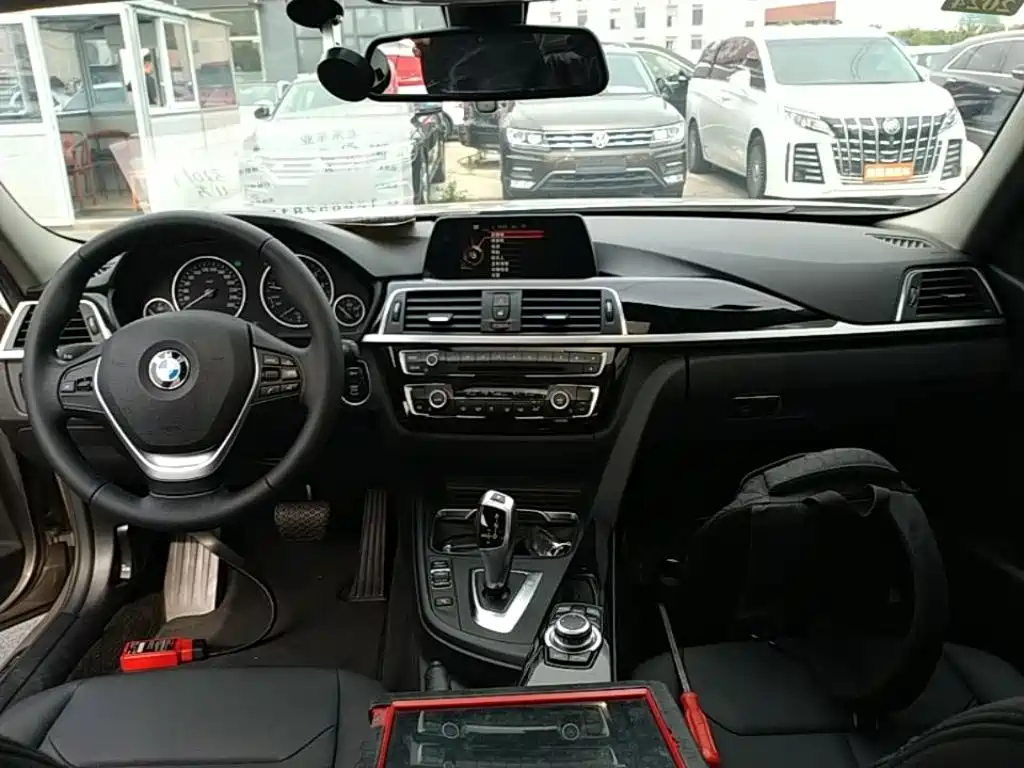 BMW 3 Series 2016 — фото 10