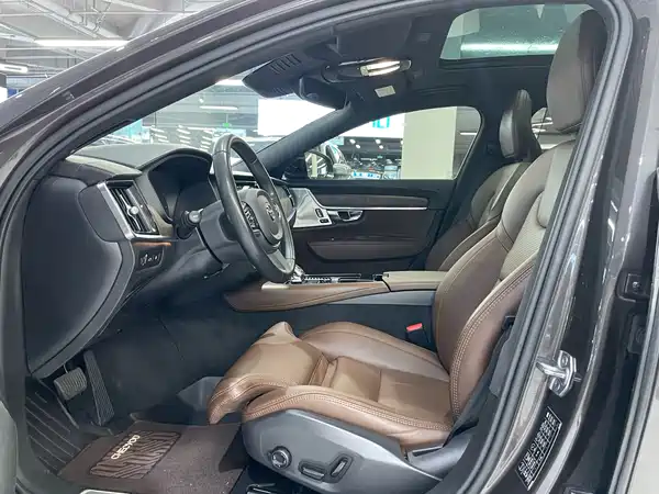 Volvo S90 Plug-In Hybrid 2022