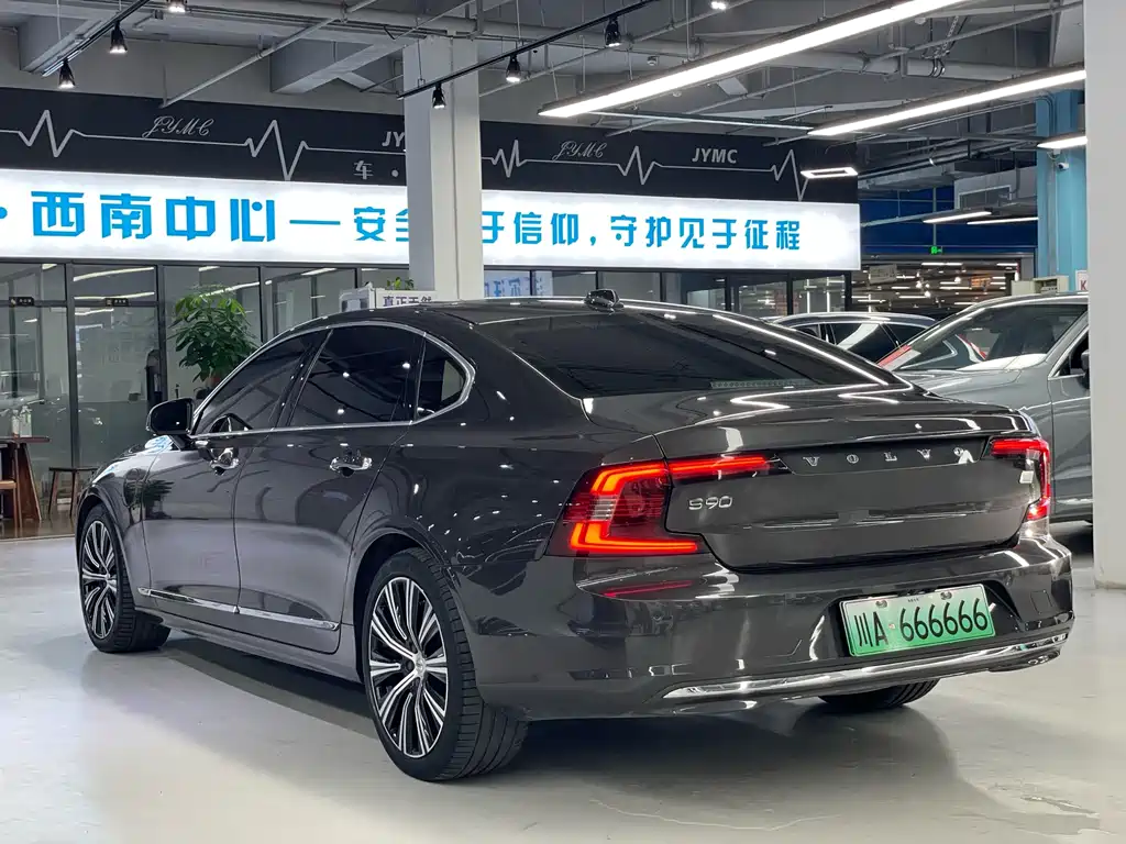 Volvo S90 Plug-In Hybrid 2022 — фото 13