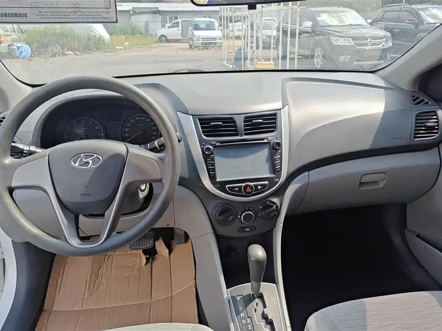 Hyundai Verna 2016 — фото 13