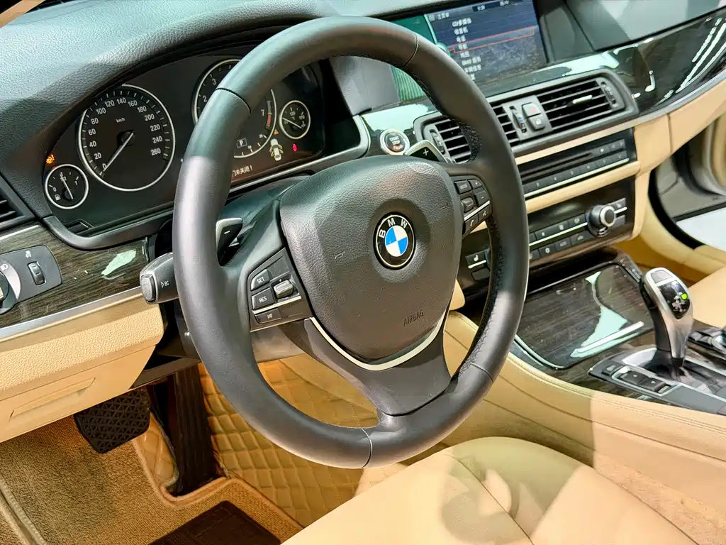 BMW 5 Series 2011 — фото 12