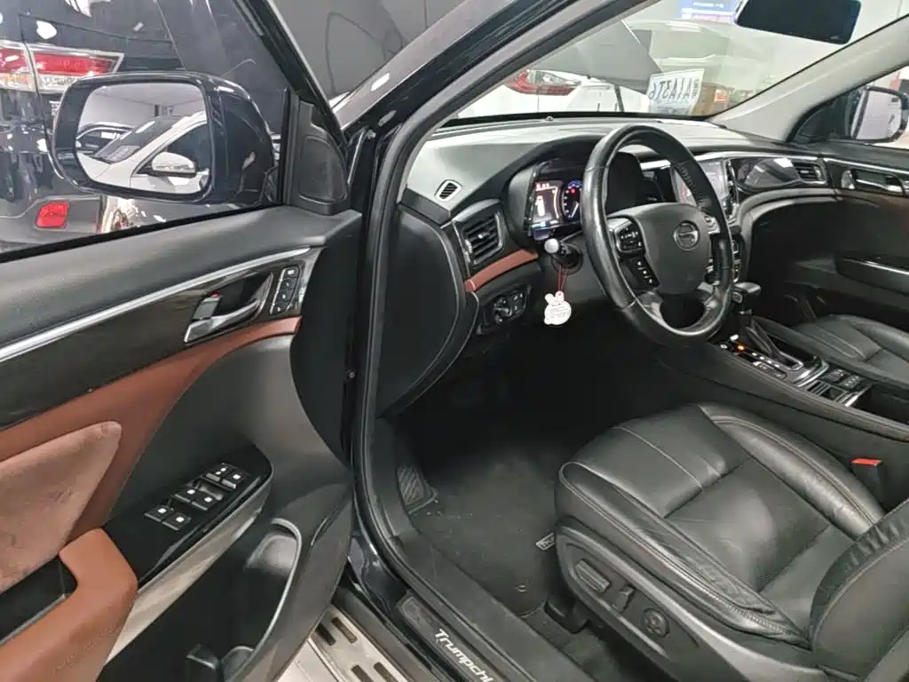 GAC Trumpchi GS8 2017 — фото 16