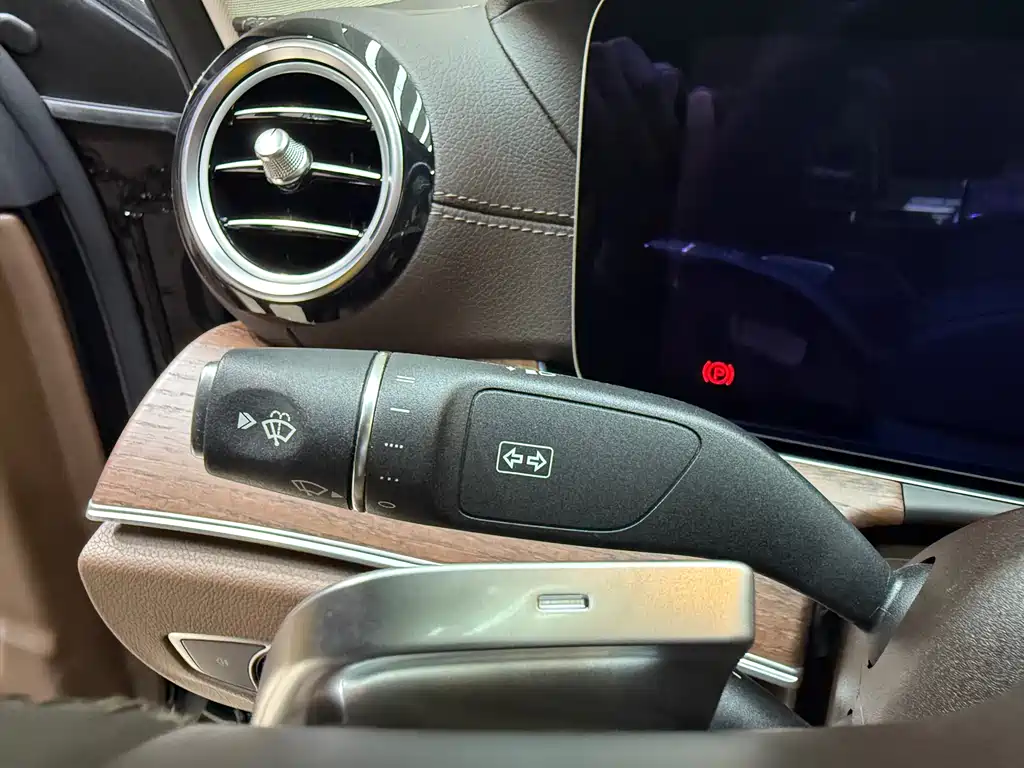 Mercedes-Benz E-Class 2023 — фото 29