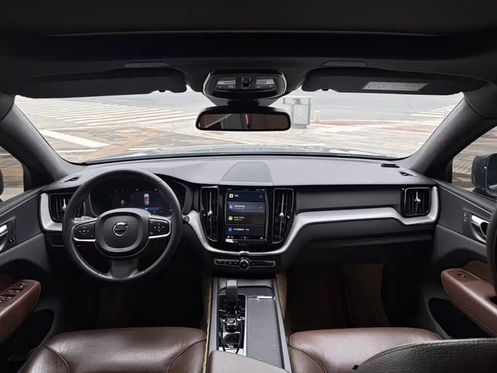 Volvo XC60 2022 — фото 20